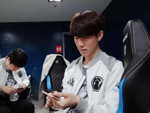 百家乐玩到后面，只剩克制（玩百家乐到最后，唯有克制）