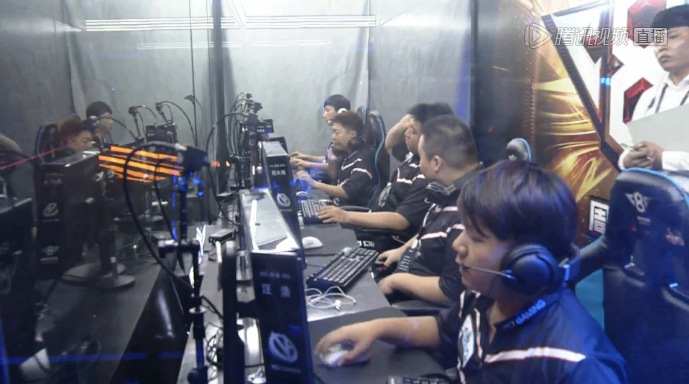 德扑里的“错误安全感”：为什么领先并不代表你在赢EV（德州扑克中的“虚假领先感”：为何领先不等于赢得EV）