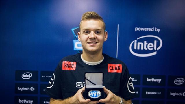 德扑心理：输钱后的过度进攻倾向。（德扑心态：输局后易走向过度激进）