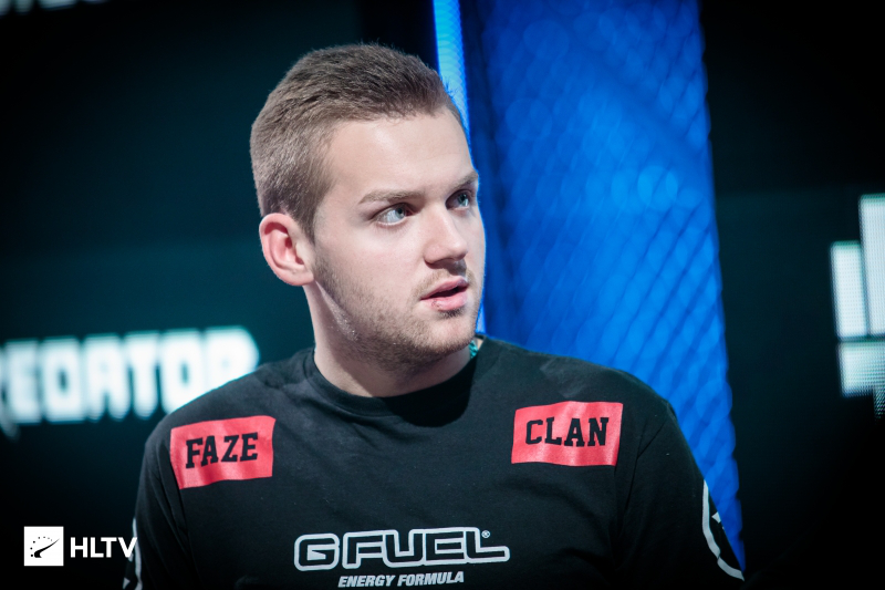 21点什么时候要牌（二十一点何时选择要牌）