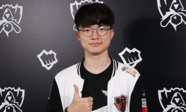 starry 处于低迷状态。新成员 CALLM3SU3 尽力做出 LVG 决策。他的射击技巧全乱了，输掉了第一场比赛。